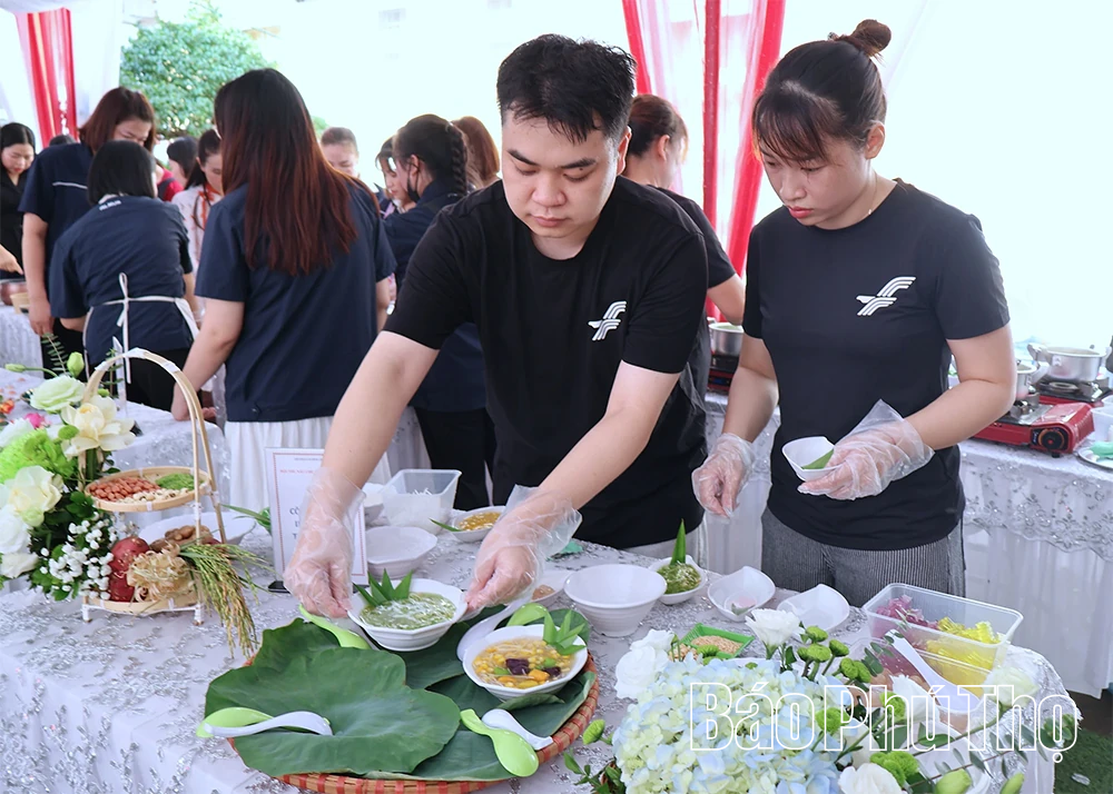 Sôi nổi Hội thi “Nấu chè sắc màu” trong công nhân lao động