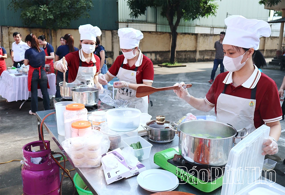Sôi nổi Hội thi “Nấu chè sắc màu” trong công nhân lao động