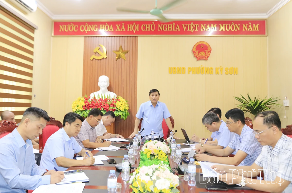 Phó Chủ tịch UBND tỉnh Đinh Công Sứ kiểm tra tiến độ thực hiện Dự án cấp bách khắc phục sạt lở và đê ngăn lũ chống ngập úng khu vực ven sông Đà