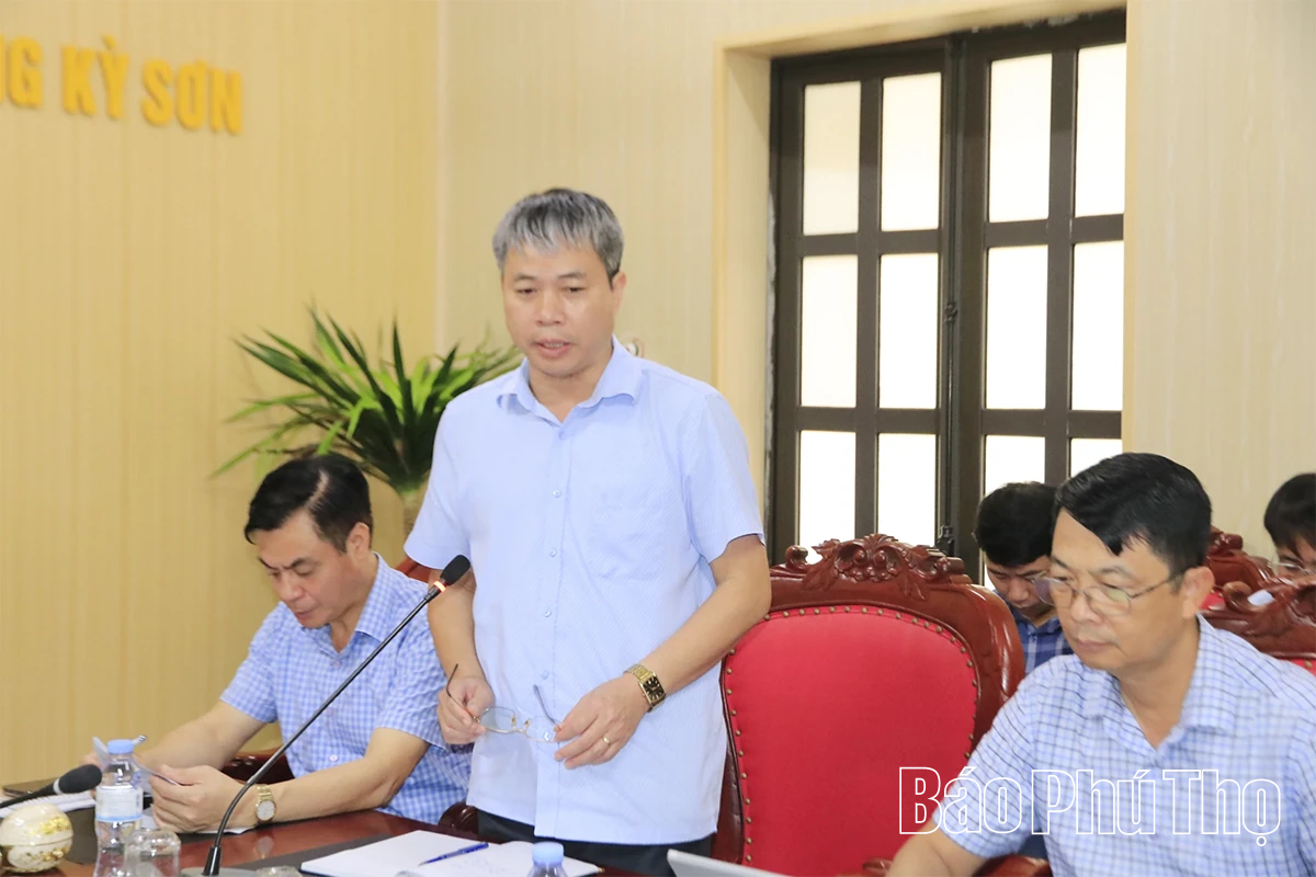 Phó Chủ tịch UBND tỉnh Đinh Công Sứ kiểm tra tiến độ thực hiện Dự án cấp bách khắc phục sạt lở và đê ngăn lũ chống ngập úng khu vực ven sông Đà