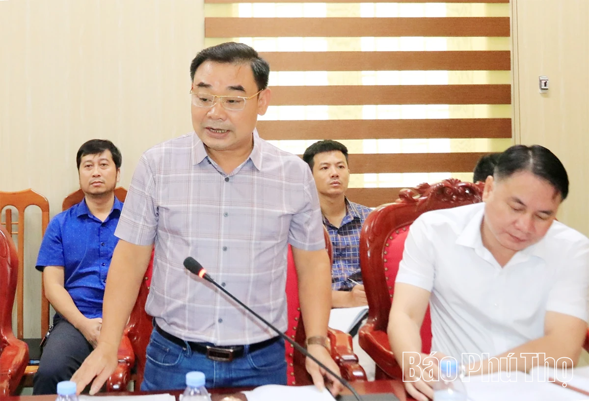 Phó Chủ tịch UBND tỉnh Đinh Công Sứ kiểm tra tiến độ thực hiện Dự án cấp bách khắc phục sạt lở và đê ngăn lũ chống ngập úng khu vực ven sông Đà