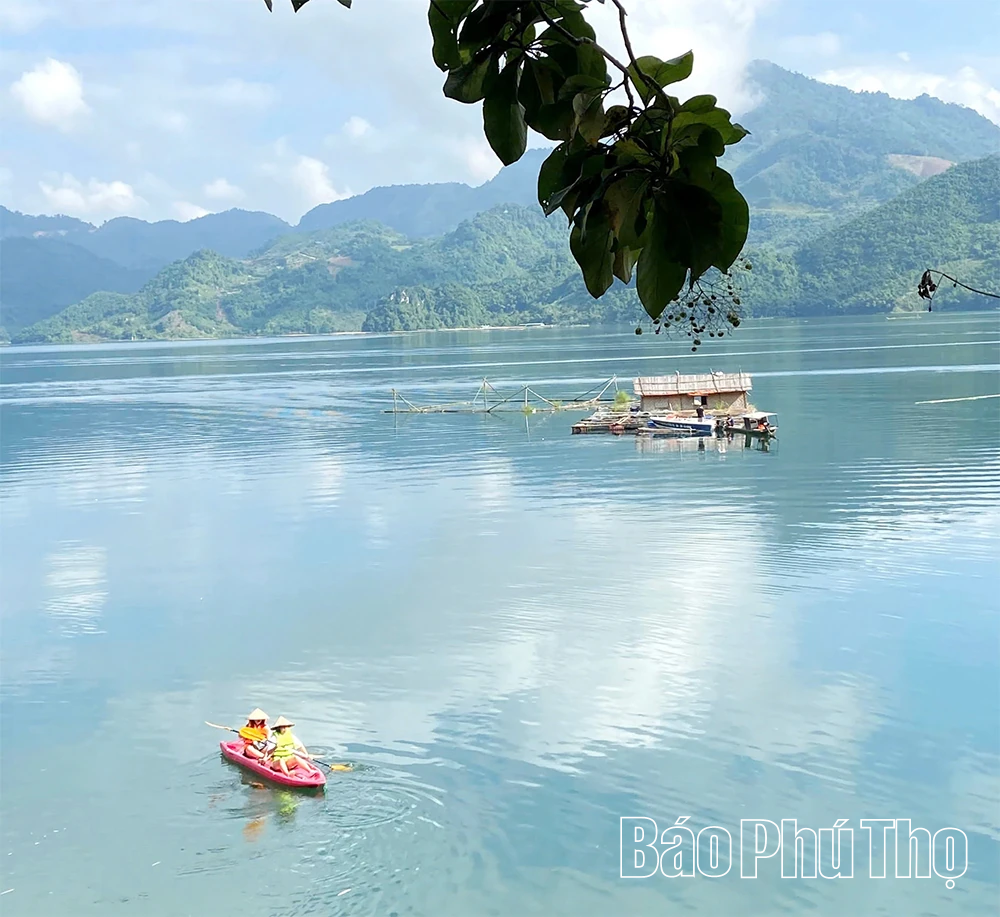 Xoan Retreat – Nơi trải nghiệm đầy cảm xúc trên hồ Hoà Bình