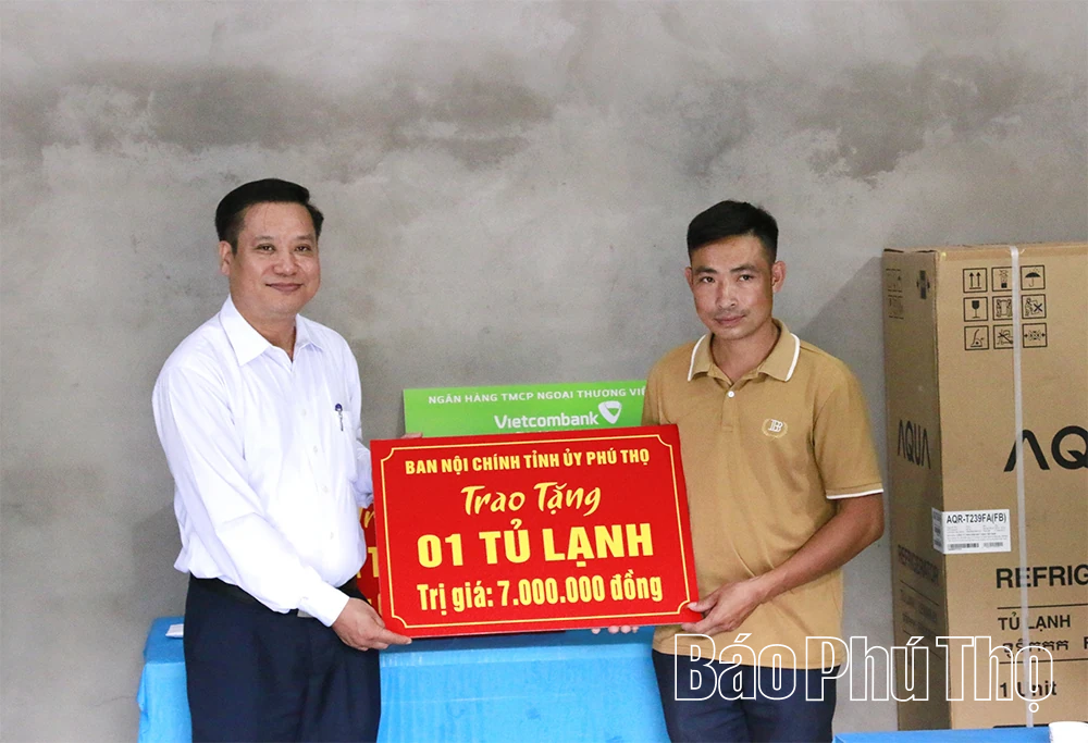 Trao nhà tình nghĩa tại xã Trung Sơn