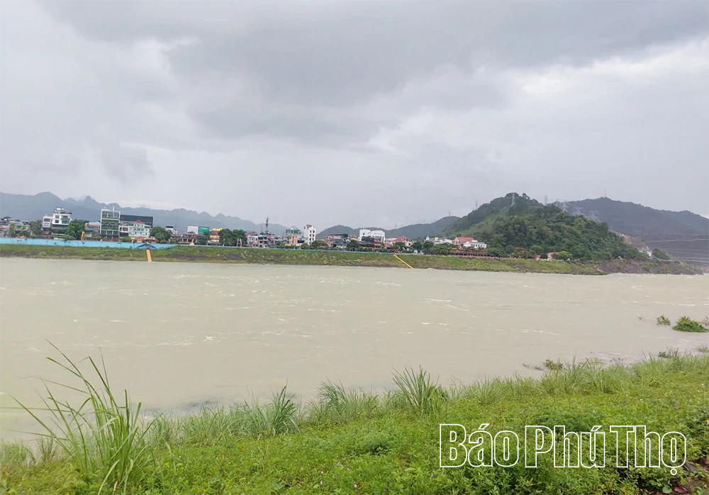 Đóng cửa xả đáy hồ Thủy điện Hòa Bình vào lúc 17 giờ hôm nay