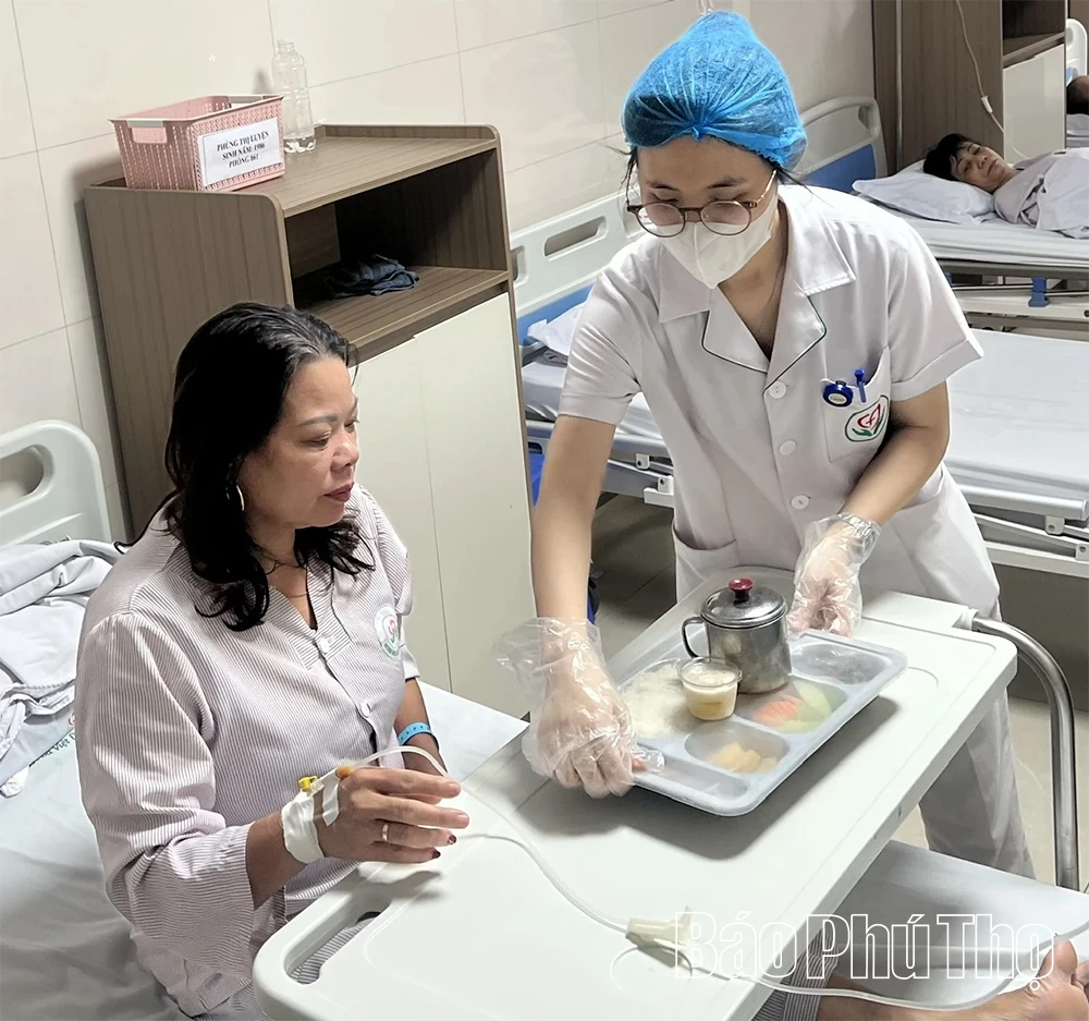 Chú trọng bữa ăn cho người bệnh