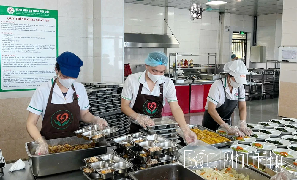 Chú trọng bữa ăn cho người bệnh