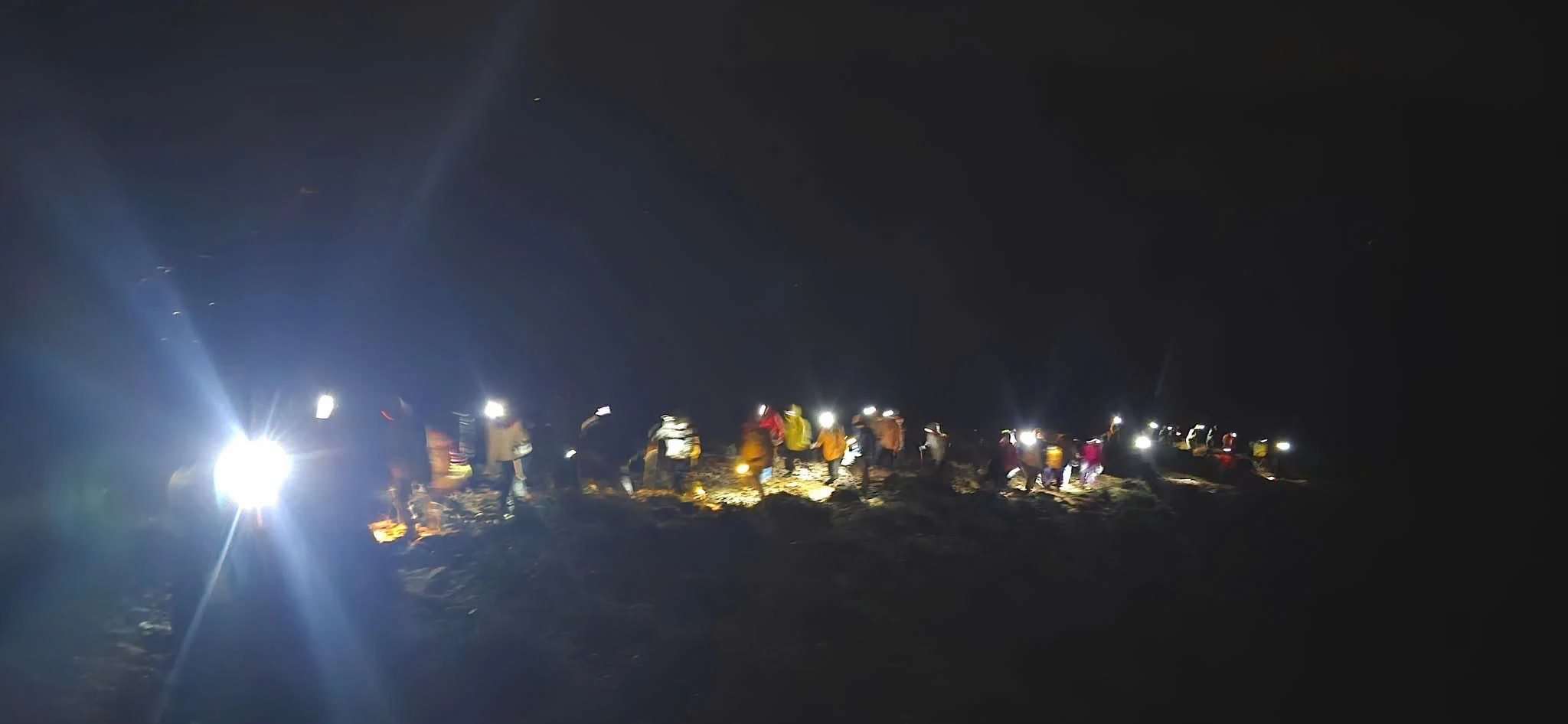 Tà Chì Nhù tấp nập khách leo núi mùa thu