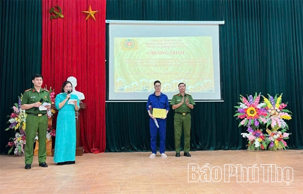 Trao giải Cuộc thi “Viết cảm nhận về tác hại của ma túy”