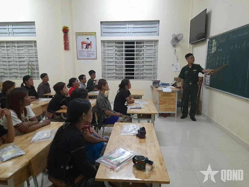 Đại úy Hồ Văn Hữu - thầy giáo quân hàm xanh gieo chữ trên dãy Trường Sơn