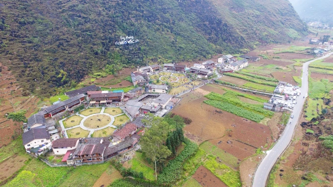 Từ bãi đất lầy thành làng du lịch Pả Vi nổi tiếng thế giới