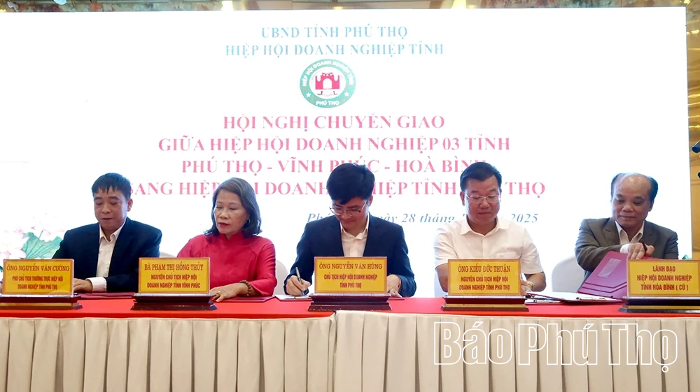 Chuyển giao giữa Hiệp hội Doanh nghiệp 3 tỉnh Phú Thọ-Vĩnh Phúc-Hòa Bình sang hiệp Hội doanh nghiệp tỉnh Phú Thọ