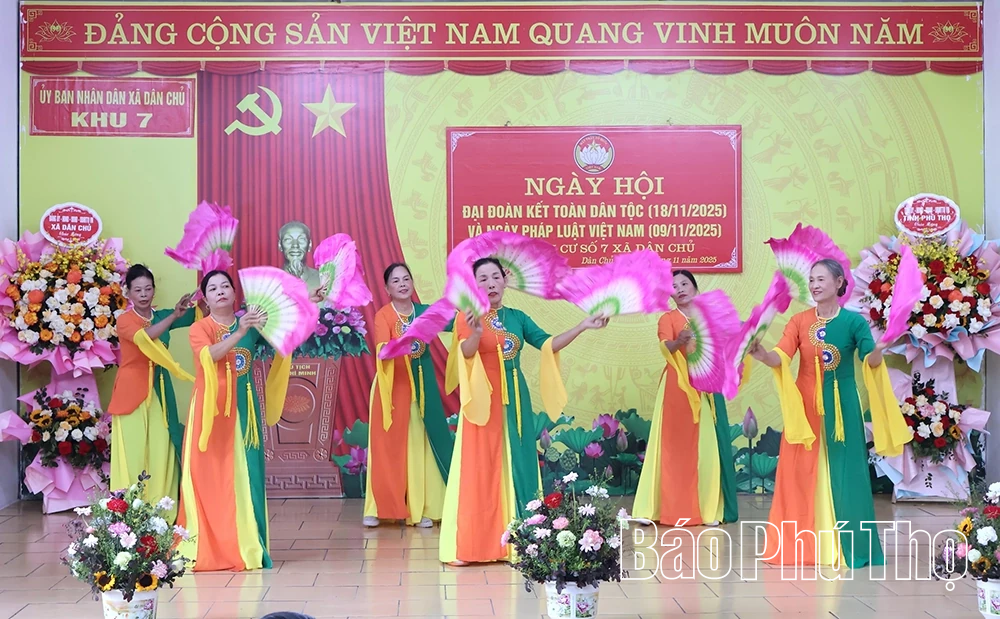 Ngày hội Đại đoàn kết toàn dân ở khu dân cư số 7, xã Dân Chủ