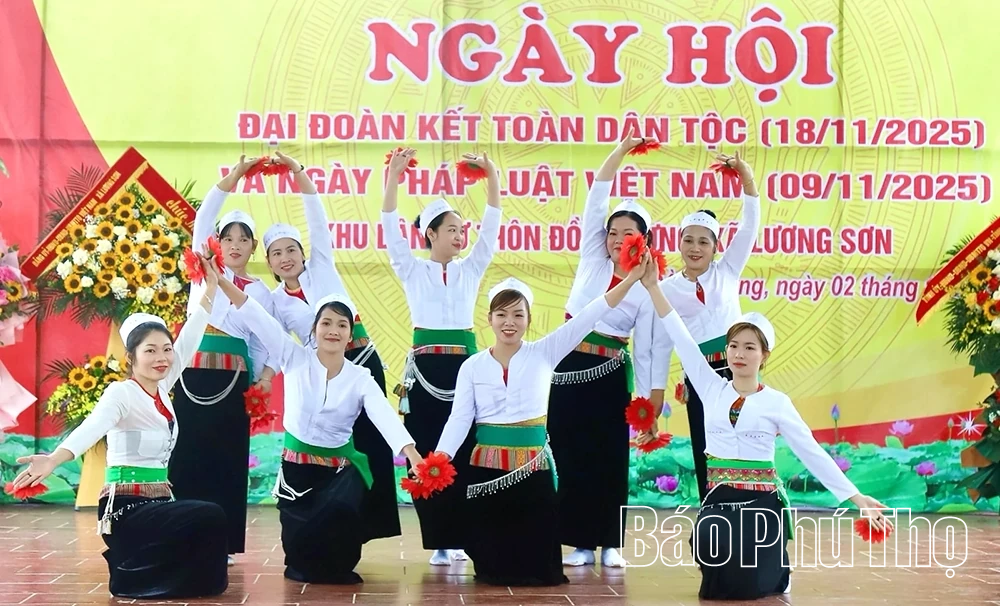 Phó Bí thư Tỉnh ủy Nguyễn Mạnh Sơn dự Ngày hội Đại đoàn kết toàn dân tộc tại thôn Đồng Bưng