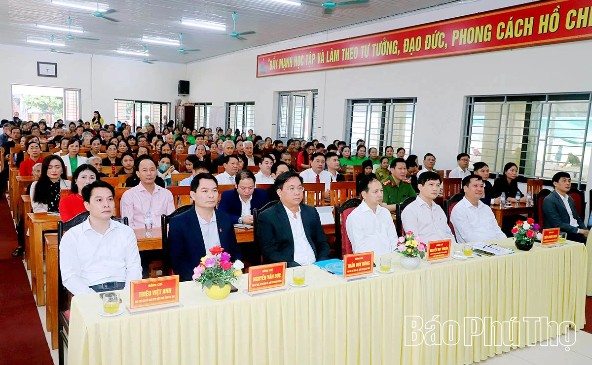 Chủ tịch UBND tỉnh Trần Duy Đông dự Ngày hội Đại đoàn kết toàn dân tộc tại khu 7, phường Việt Trì