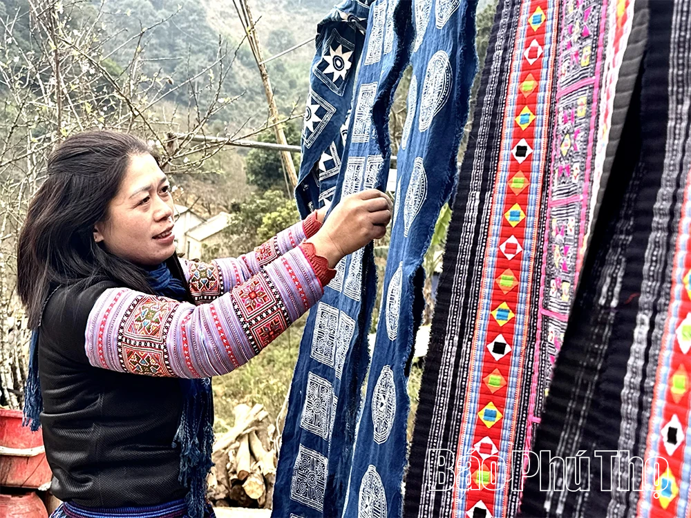 Bảo tồn nghề dệt thổ cẩm truyền thống dân tộc Mông
