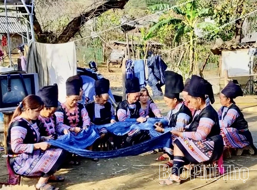 Bảo tồn nghề dệt thổ cẩm truyền thống dân tộc Mông