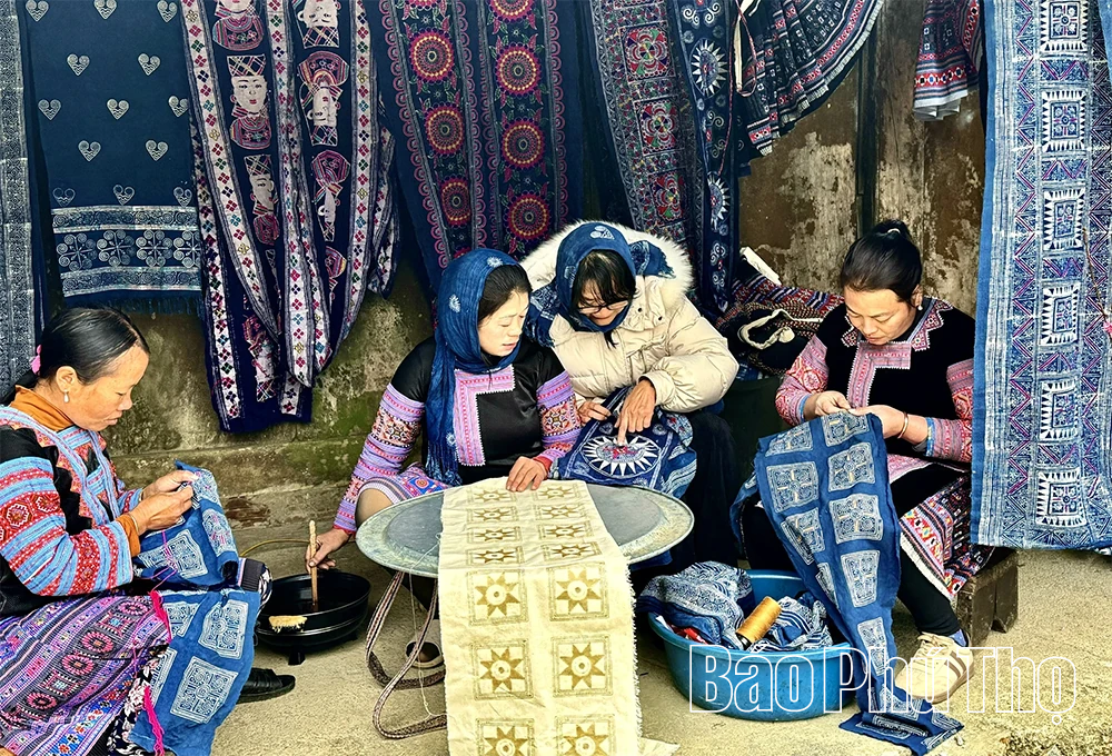 Bảo tồn nghề dệt thổ cẩm truyền thống dân tộc Mông