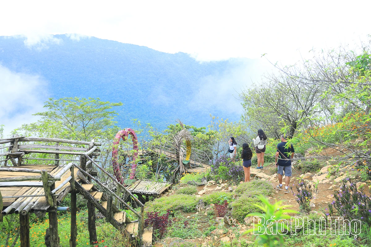 Bài 1: Mang cuộc sống mới về bản