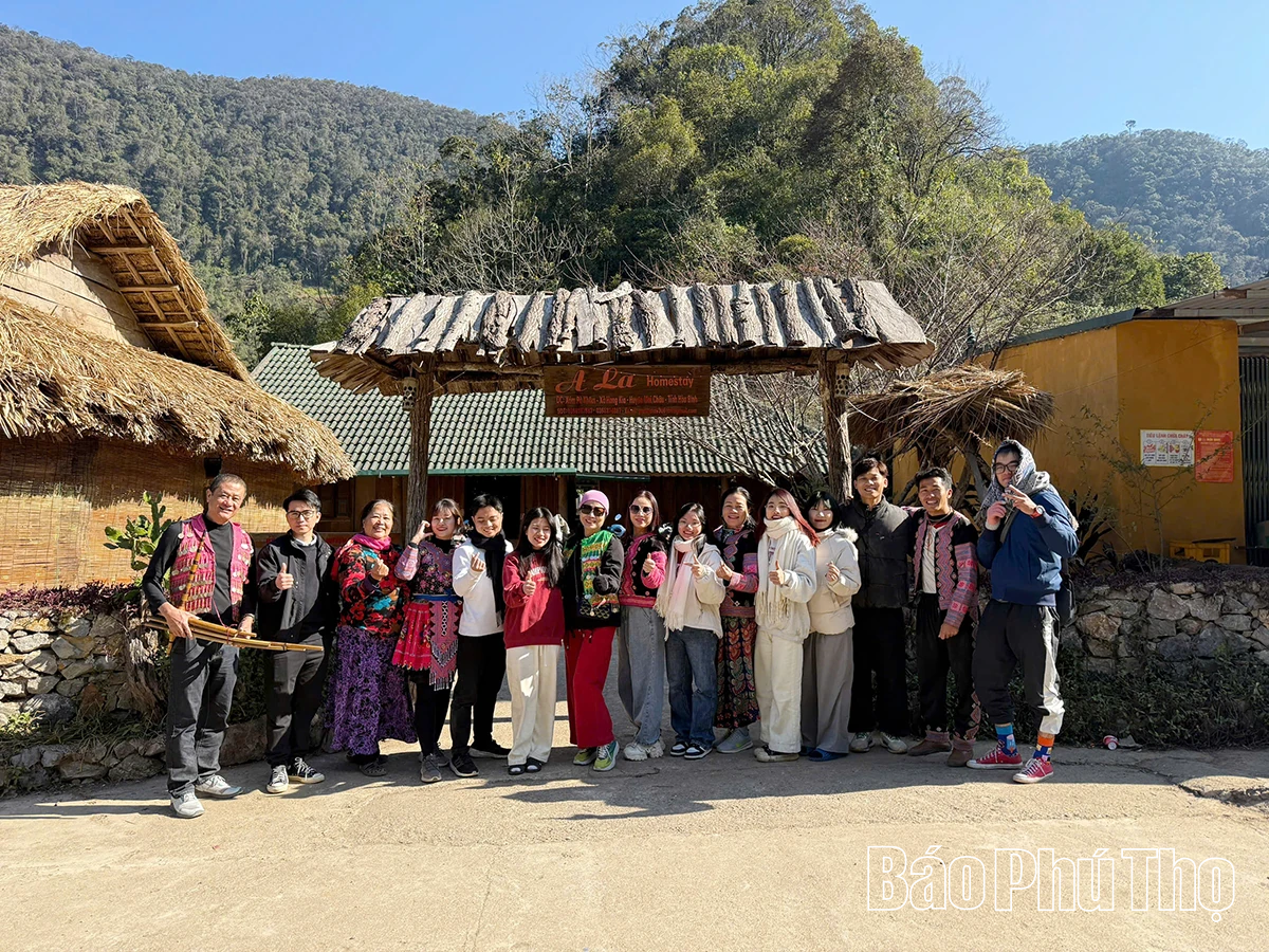 Bài 1: Mang cuộc sống mới về bản