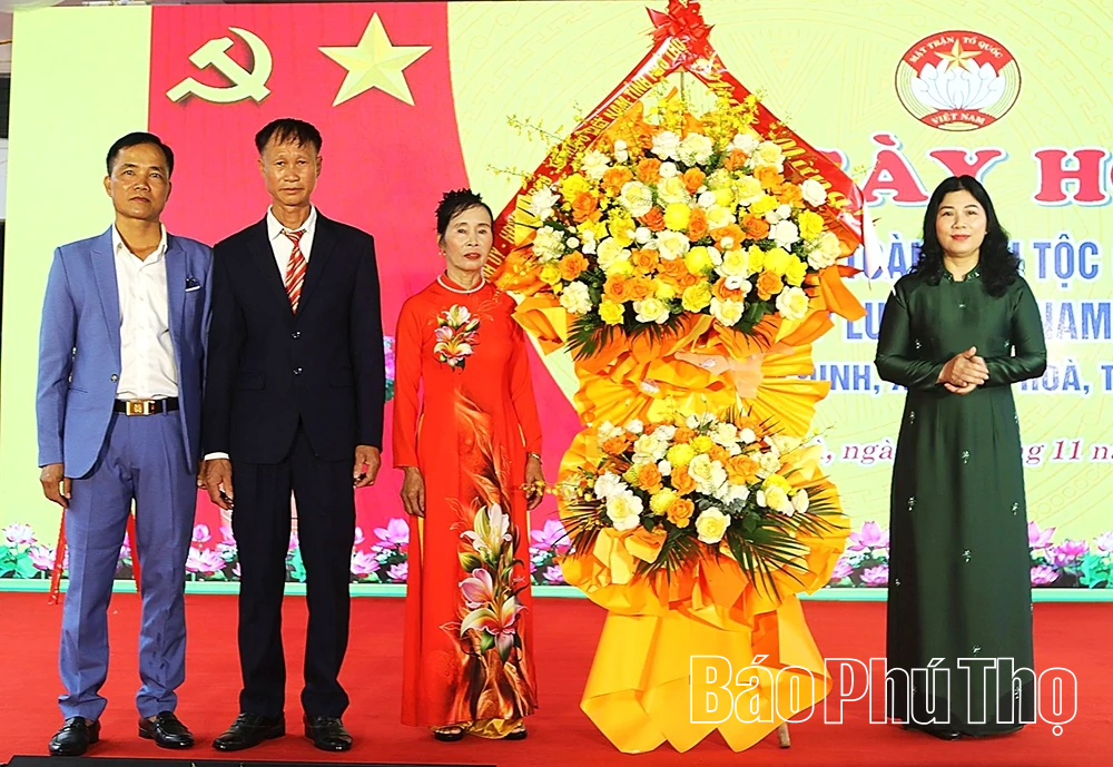 Phó Chủ tịch HĐND tỉnh Nguyễn Thị Hồng Lâm dự Ngày hội Đại đoàn kết thôn Đông Định