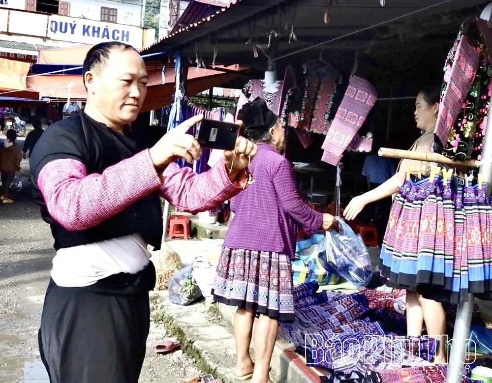 Sắc màu phiên chợ Pà Cò