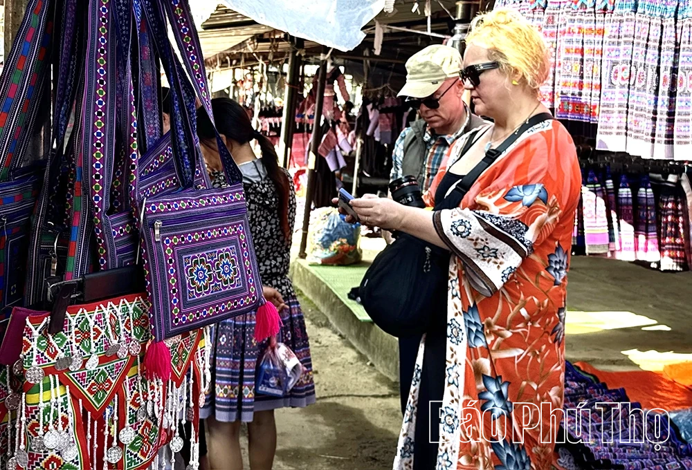 Sắc màu phiên chợ Pà Cò