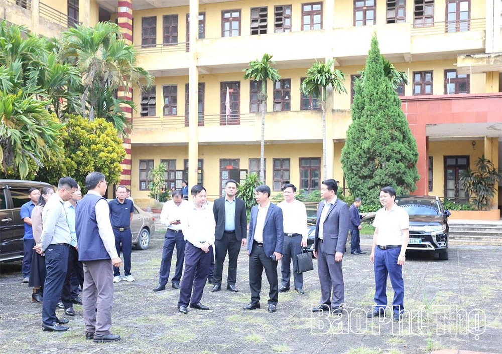 Phó Chủ tịch UBND tỉnh Nguyễn Khắc Hiếu thăm và làm việc tại một số trường học trên địa bàn tỉnh