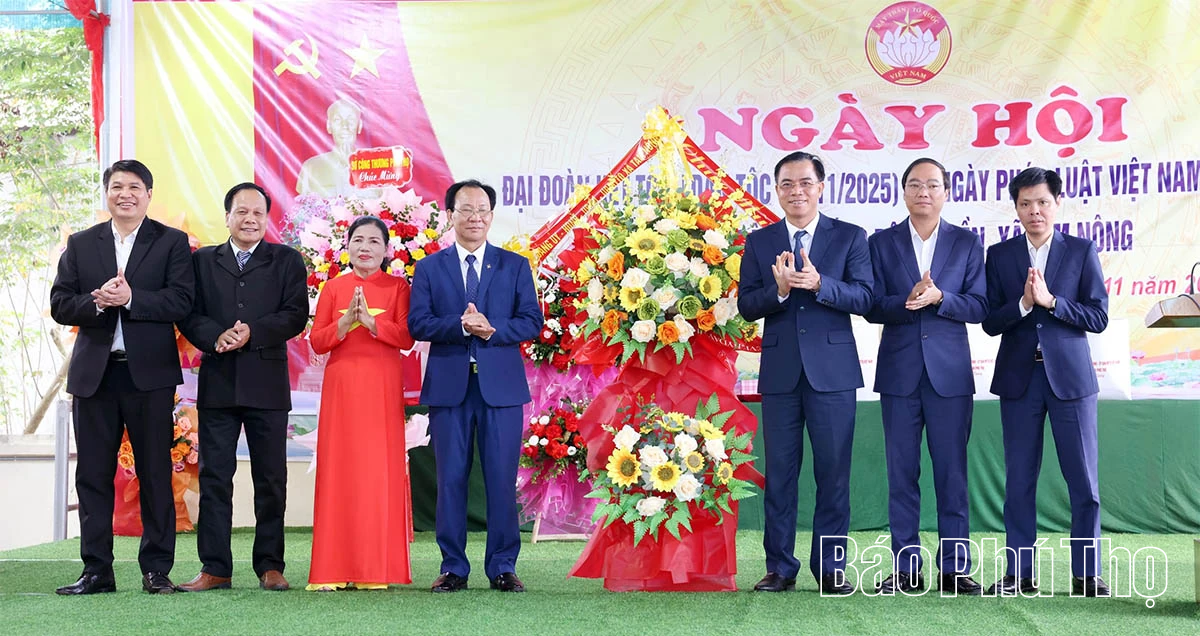 Phó Trưởng Đoàn ĐBQH tỉnh Đặng Bích Ngọc dự Ngày hội đại đoàn kết khu dân cư số 10 Dân Quyền