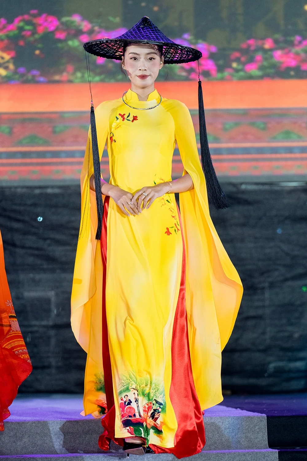 Áo dài “Hương sắc Việt Nam”: Vẻ đẹp di sản được đánh thức qua từng nếp lụa