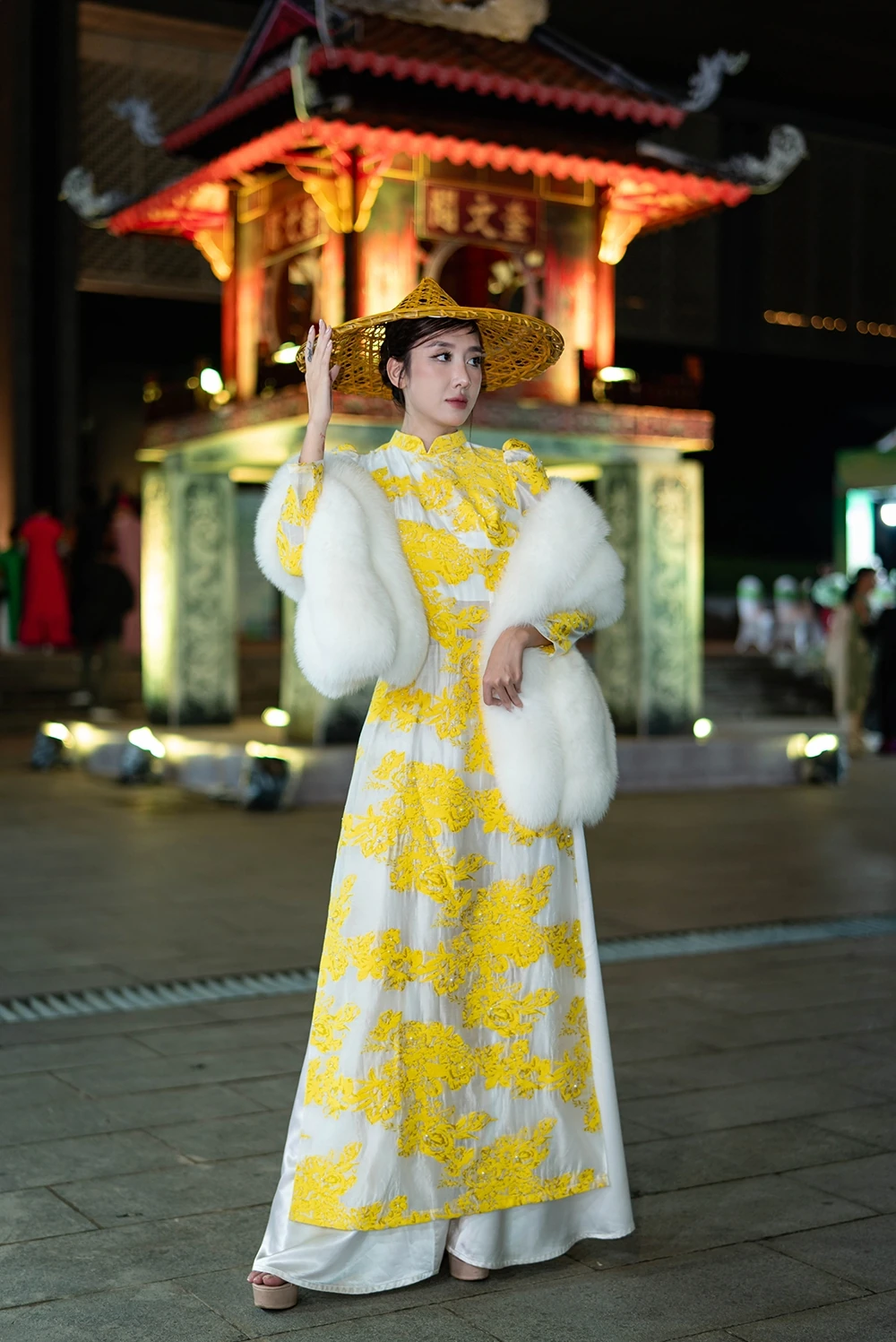 Áo dài “Hương sắc Việt Nam”: Vẻ đẹp di sản được đánh thức qua từng nếp lụa