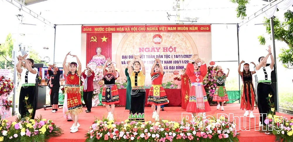 Ngày hội Đại đoàn kết toàn dân tộc tại thôn Sơn Phong, xã Đại Đình