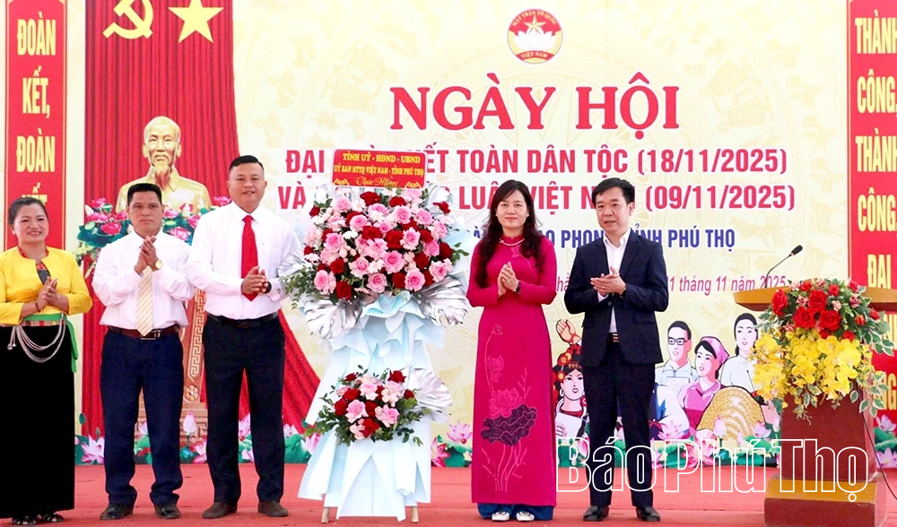 Ngày hội Đại đoàn kết toàn dân tộc xóm Chằng Ngoài, xã Cao Phong
