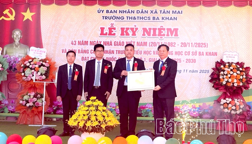 Trường TH&THCS Ba Khan đón Bằng công nhận đạt chuẩn quốc gia mức độ 1