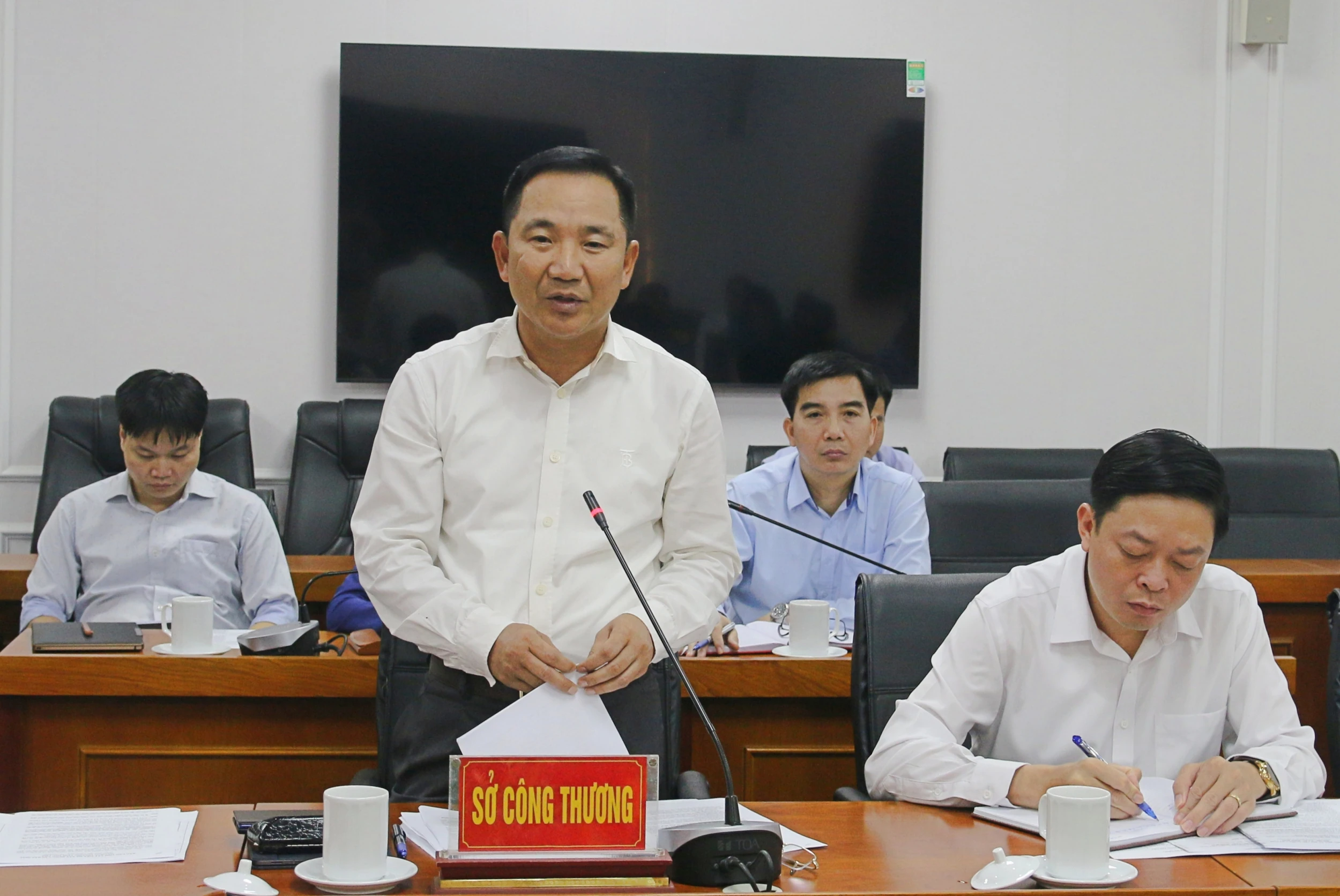 Phó Chủ tịch UBND tỉnh Phùng Thị Kim Nga: Hoàn thiện quy hoạch ngành Công Thương bảo đảm tính khả thi, phù hợp định hướng phát triển của tỉnh