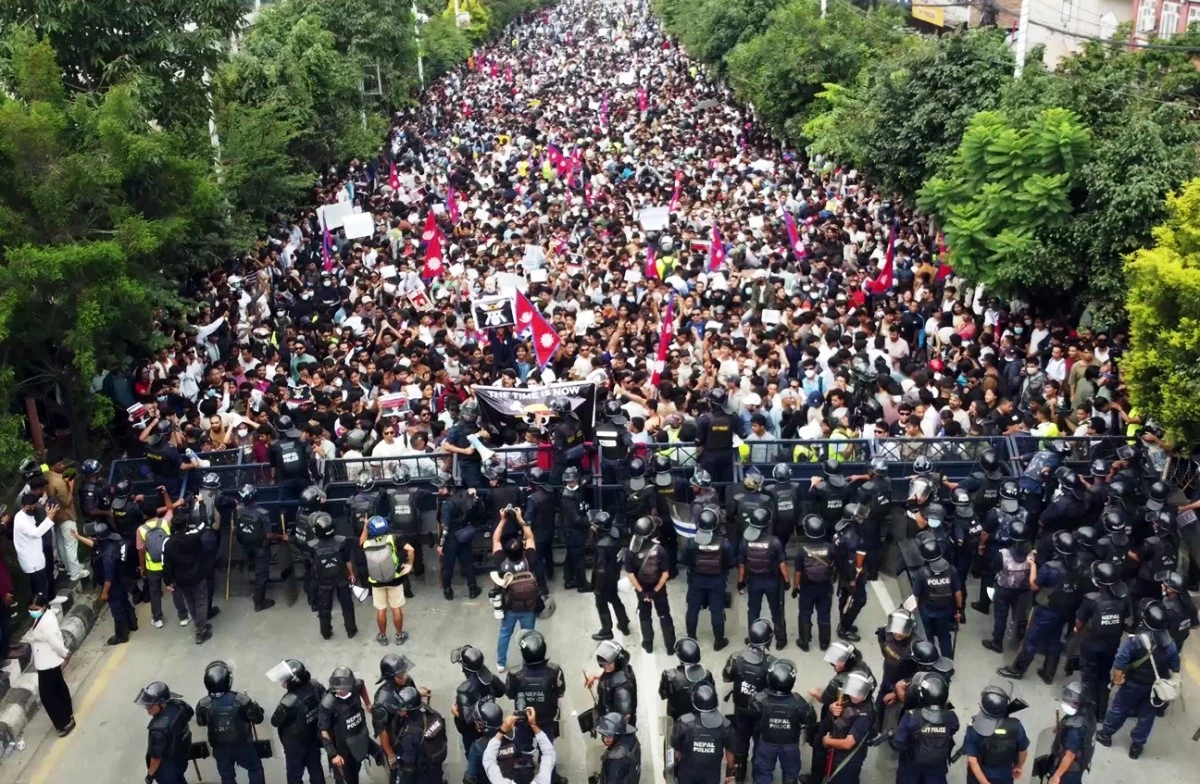 Chủ nghĩa dân túy – Cái bẫy nguy hiểm đối với giới trẻ trong thời đại mạng xã hội