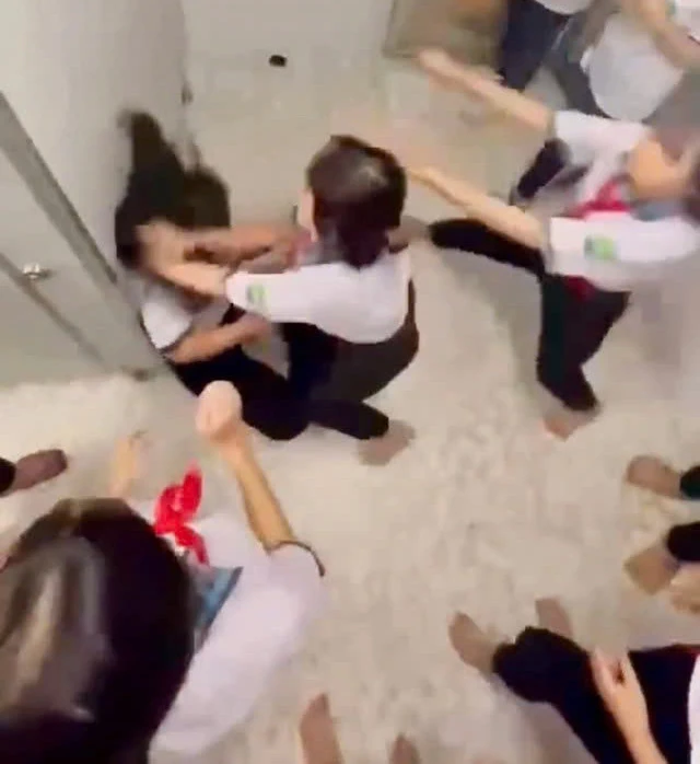 4 dấu hiệu con đang bị bắt nạt học đường