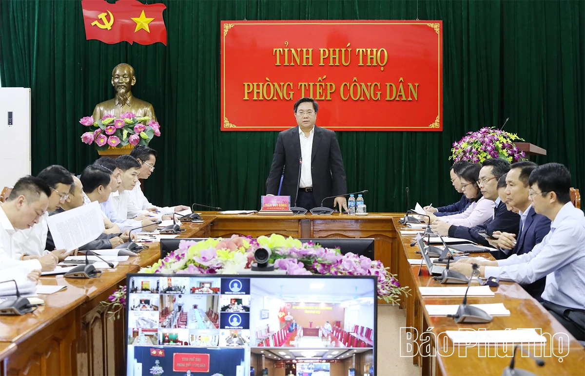 Chủ tịch UBND tỉnh Trần Duy Đông tiếp công dân định kỳ tháng 11