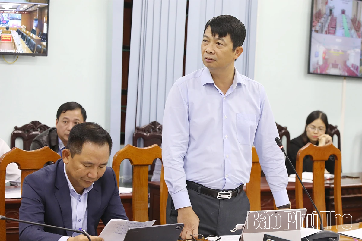 Chủ tịch UBND tỉnh Trần Duy Đông tiếp công dân định kỳ tháng 11