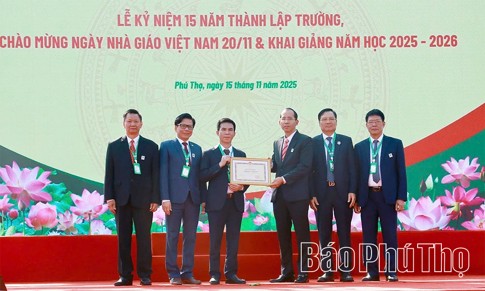 Trường Đại học Trưng Vương kỷ niệm 15 năm thành lập, chào mừng ngày Nhà giáo Việt Nam và khai giảng năm học mới