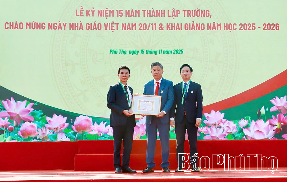 Trường Đại học Trưng Vương kỷ niệm 15 năm thành lập, chào mừng ngày Nhà giáo Việt Nam và khai giảng năm học mới