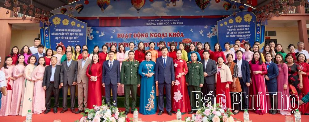 Trường Tiểu học Vân Phú đón nhận Cờ thi đua của Chính phủ