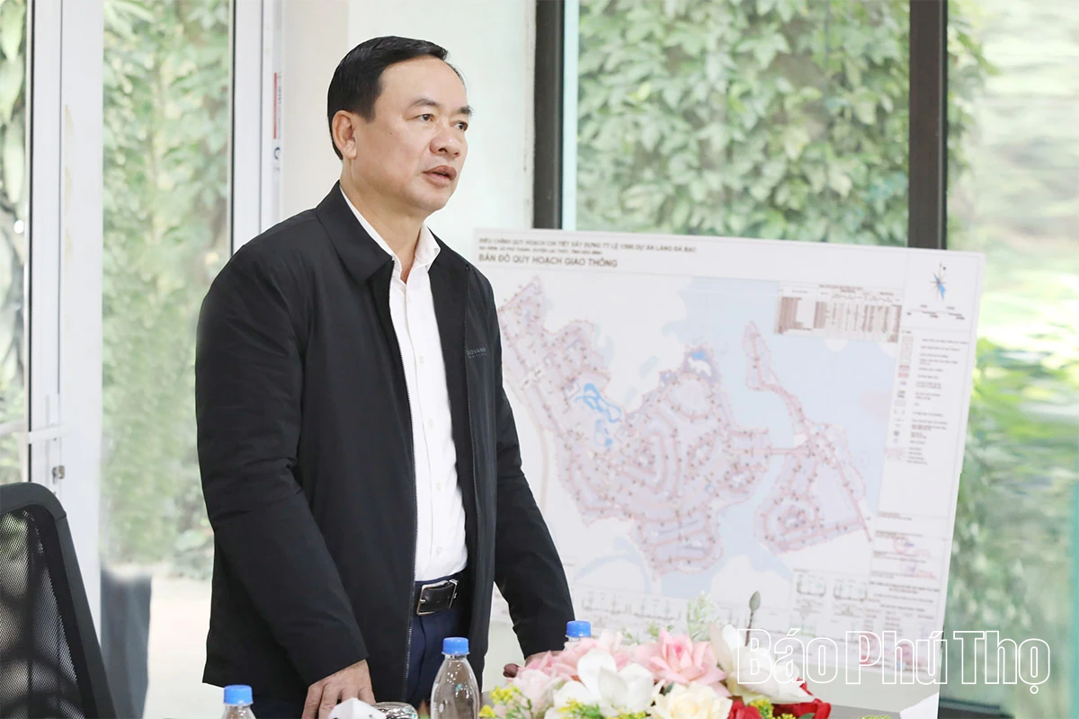 Chủ tịch UBND tỉnh Trần Duy Đông kiểm tra tiến độ một số dự án tại các xã Lạc Thủy, An Nghĩa