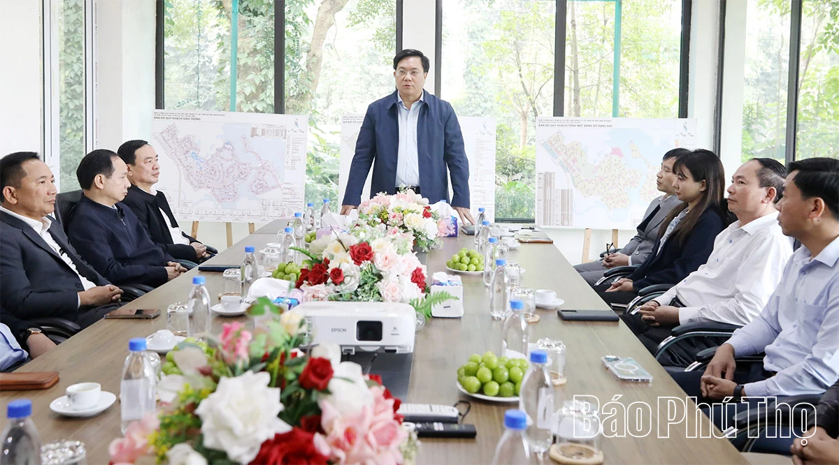 Chủ tịch UBND tỉnh Trần Duy Đông kiểm tra tiến độ một số dự án tại các xã Lạc Thủy, An Nghĩa