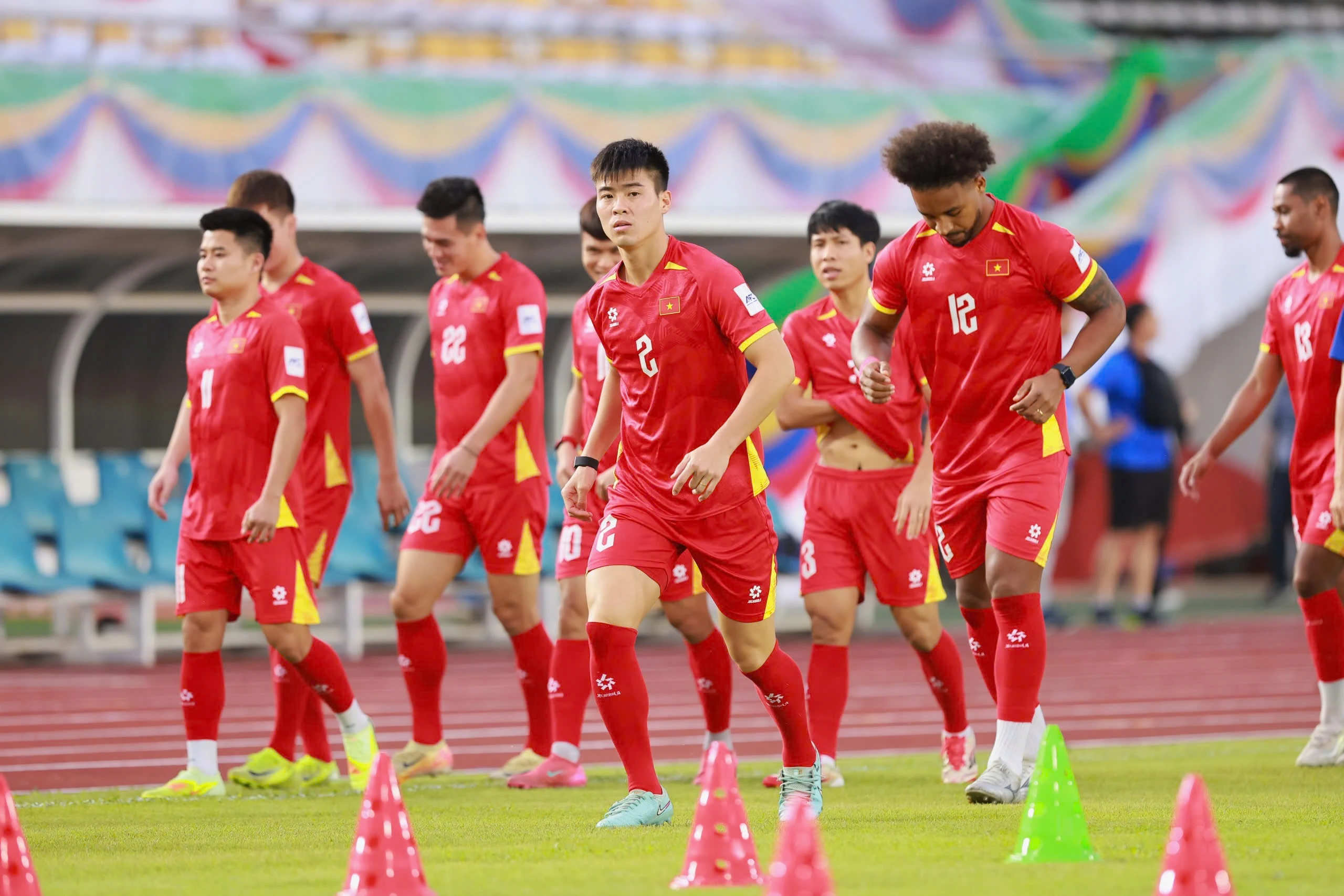 Xuân Son rạng rỡ làm quen sân khách, sẵn sàng cùng đội tuyển Việt Nam xé lưới Lào