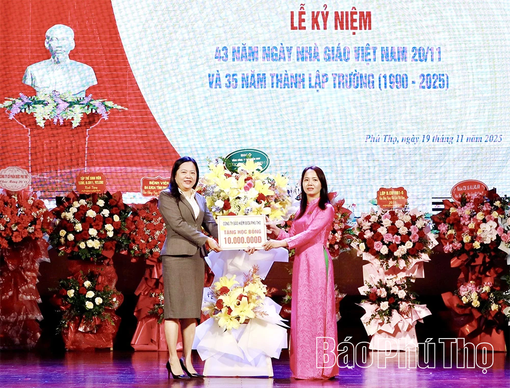 Trường Cao đẳng Y Dược Phú Thọ kỷ niệm 43 năm Ngày Nhà giáo Việt Nam và 35 năm thành lập trường