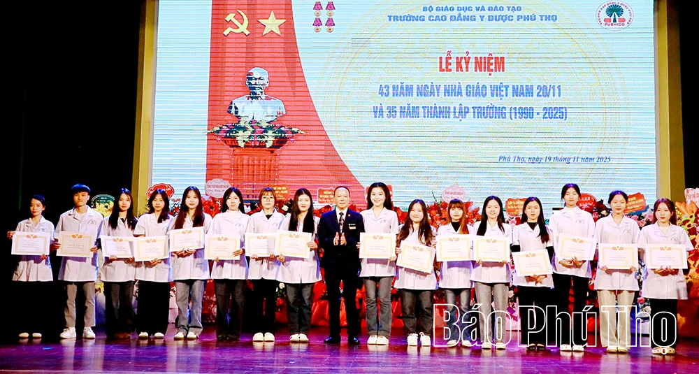 Trường Cao đẳng Y Dược Phú Thọ kỷ niệm 43 năm Ngày Nhà giáo Việt Nam và 35 năm thành lập trường