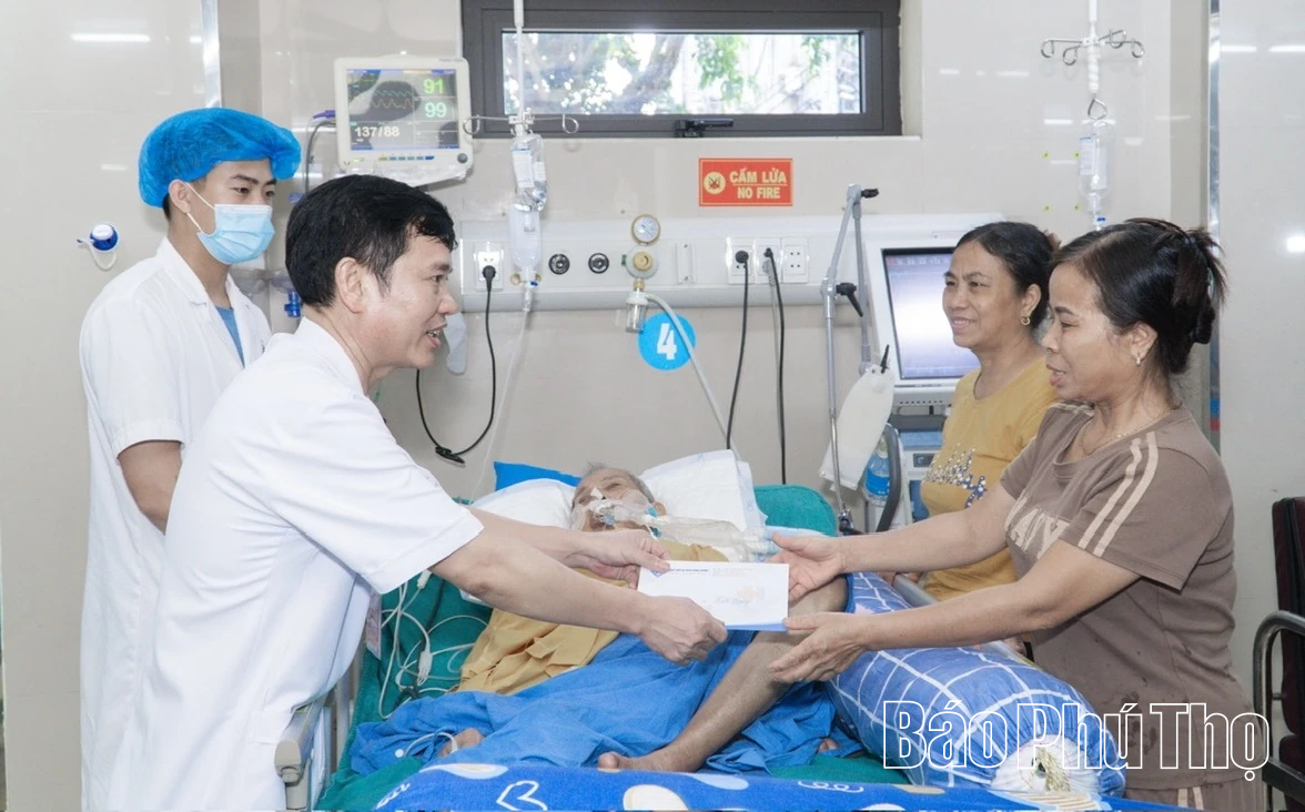 Mái nhà chung và những sẻ chia thầm lặng