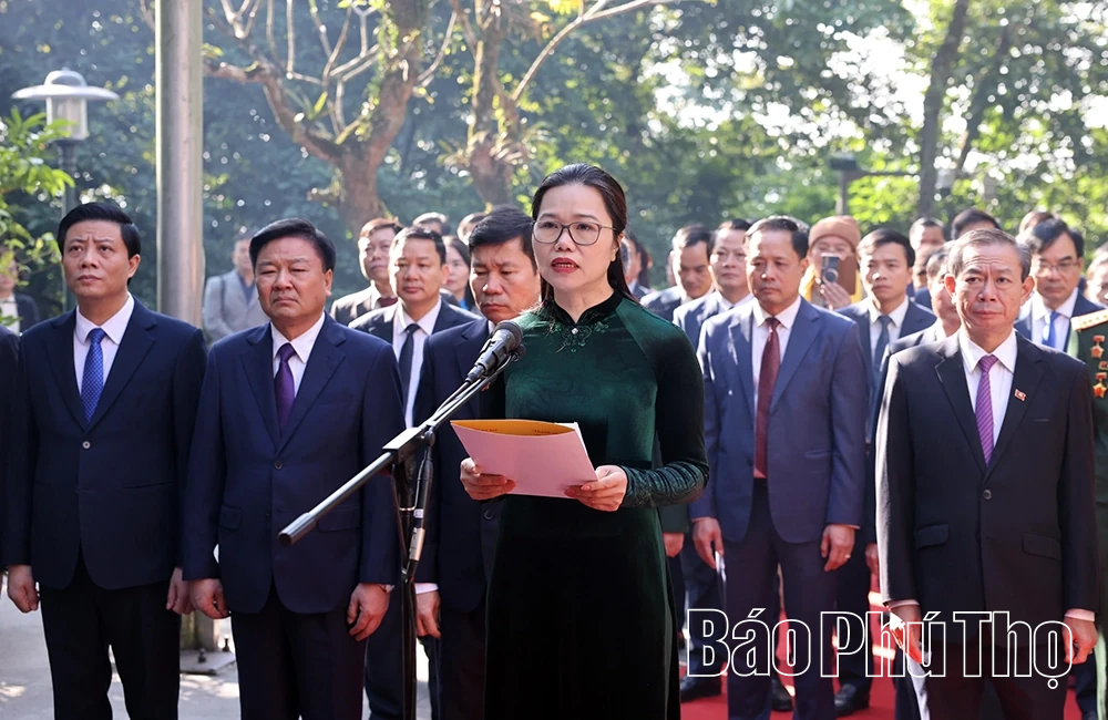 Dâng hương tưởng niệm các Vua Hùng và các Anh hùng liệt sĩ