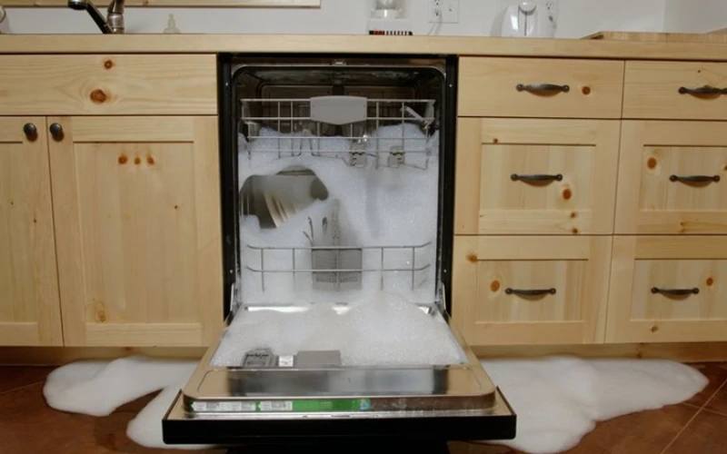 Gia đình bận rộn vẫn giữ bát đĩa sạch nhờ nước rửa chén máy rửa bát