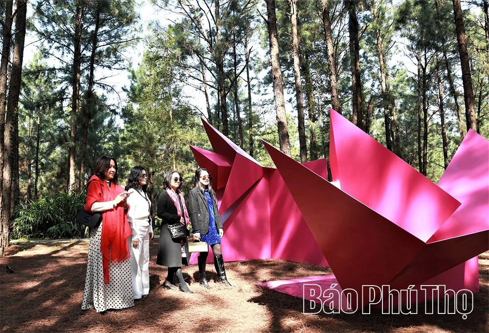 Flamingo Holdings kỷ niệm 10 năm hành trình nghệ thuật trong rừng